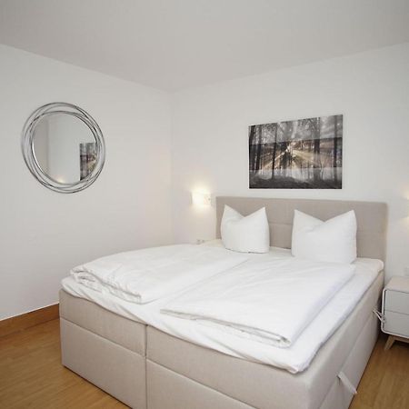 Strandnah Mit Terrasse, Gratis Nutzung Vom Ahoi Erlebnisbad Und Sauna In Sellin - Strandhaus Moenchgut Fewo06 Lobbe Bagian luar foto
