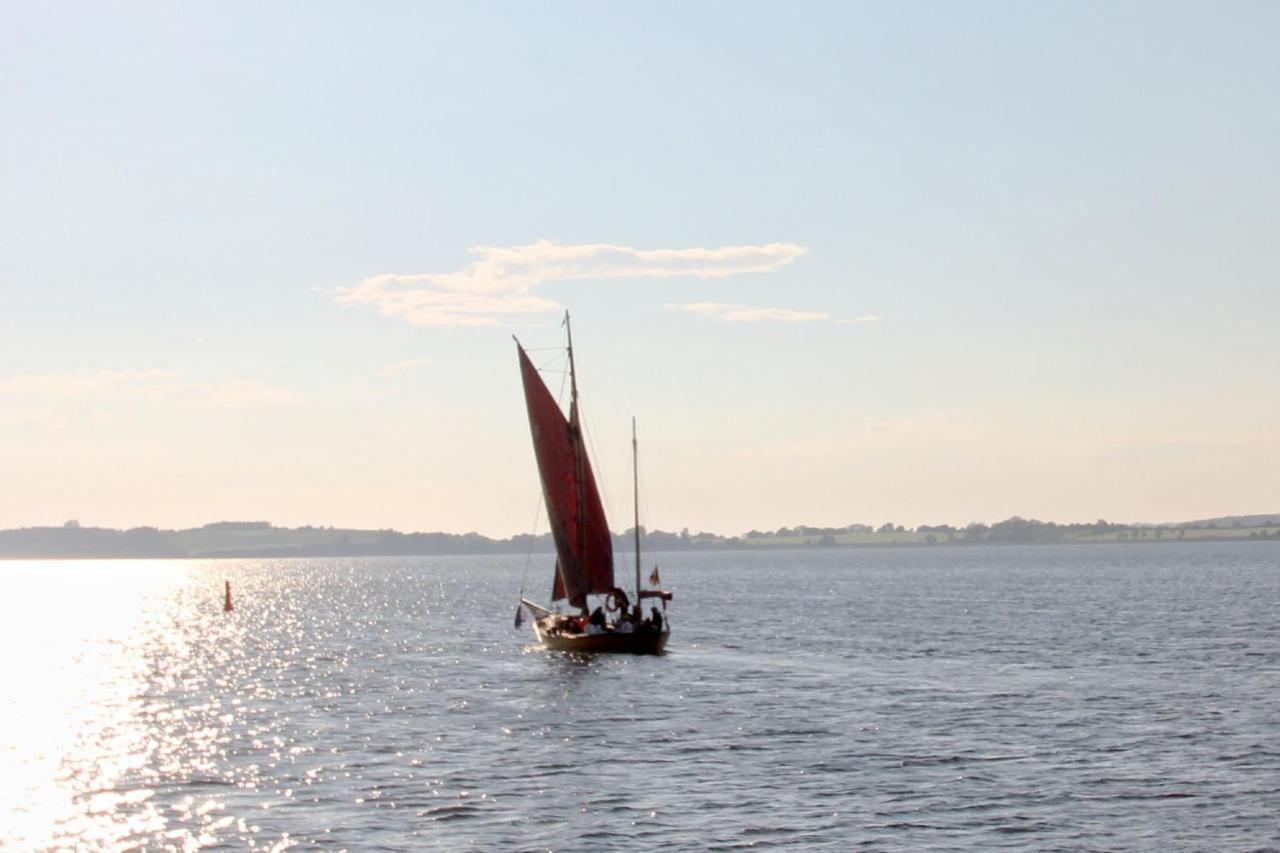 Strandnah Mit Terrasse, Gratis Nutzung Vom Ahoi Erlebnisbad Und Sauna In Sellin - Strandhaus Moenchgut Fewo06 Lobbe Bagian luar foto