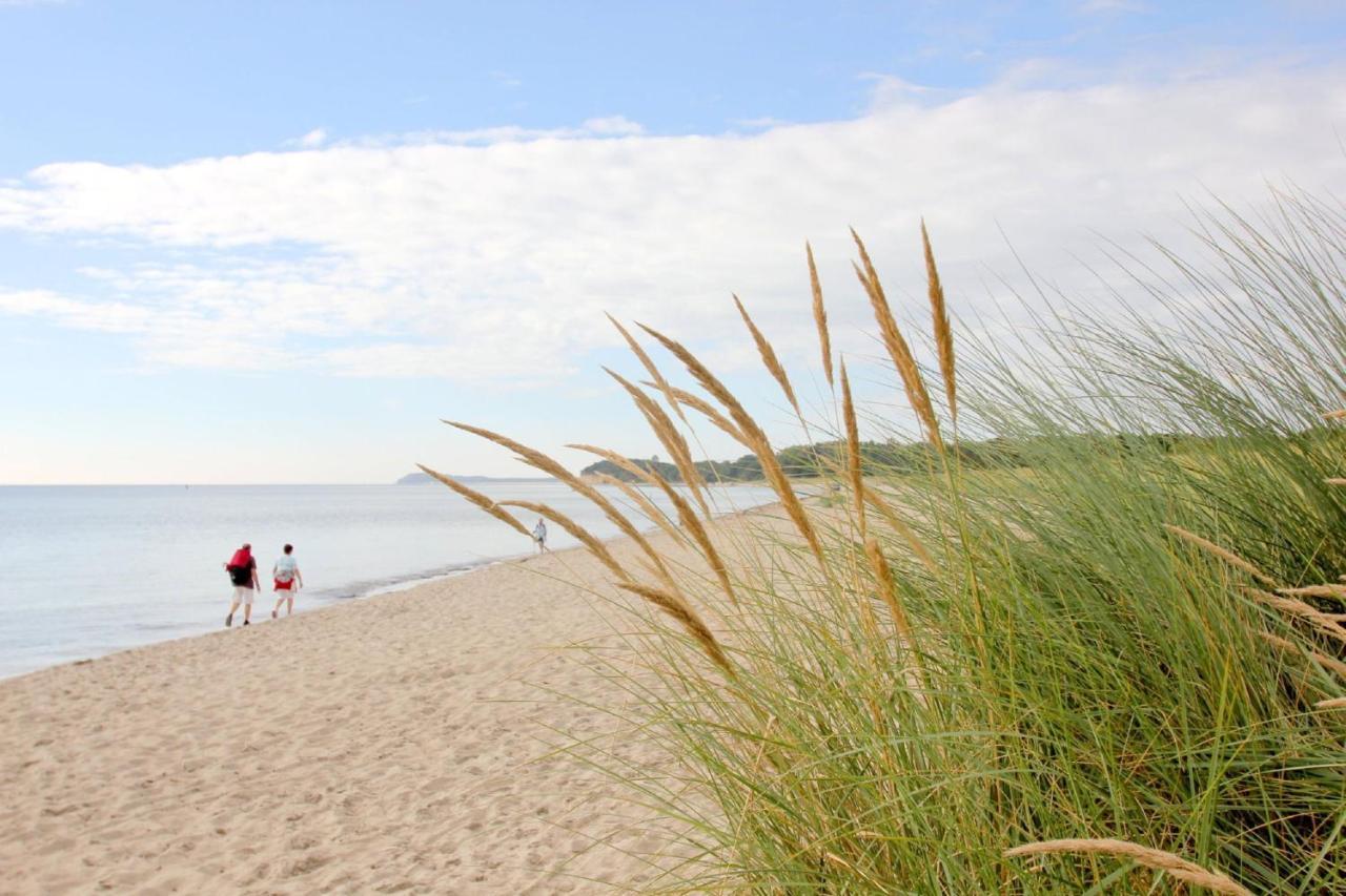 Strandnah Mit Terrasse, Gratis Nutzung Vom Ahoi Erlebnisbad Und Sauna In Sellin - Strandhaus Moenchgut Fewo06 Lobbe Bagian luar foto