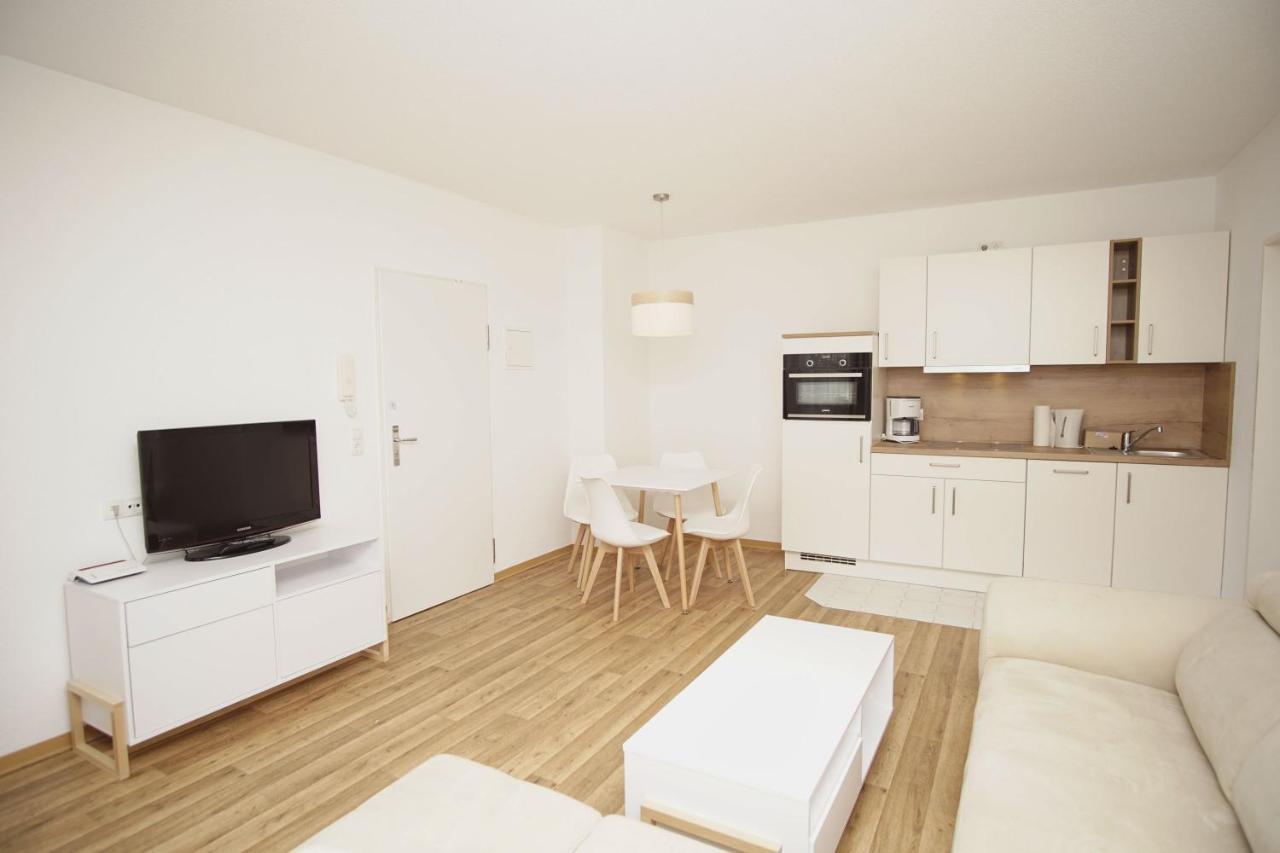 Strandnah Mit Terrasse, Gratis Nutzung Vom Ahoi Erlebnisbad Und Sauna In Sellin - Strandhaus Moenchgut Fewo06 Lobbe Bagian luar foto